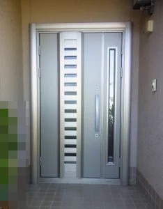 玄関の匂いや湿気対策 ! 通風タイプの玄関ドアリフォーム事例