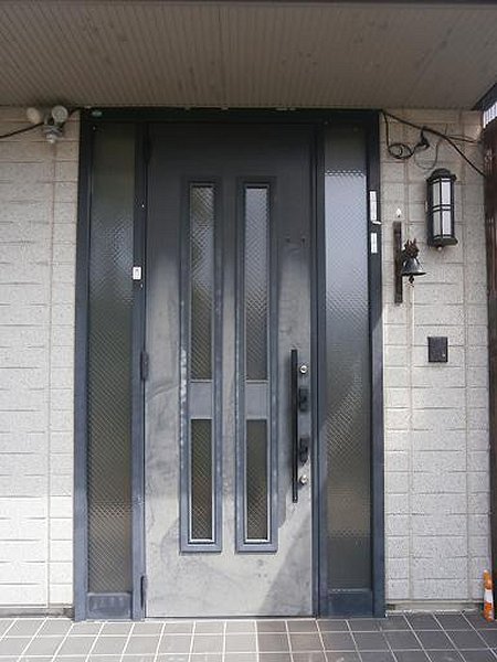 玄関リフォーム施工前の玄関ドア