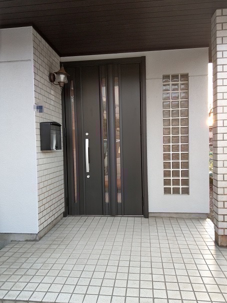 欄間をなくして大型ドアの最新玄関へ 玄関ドアリフォーム リフォームネット浜松 ヒラノ