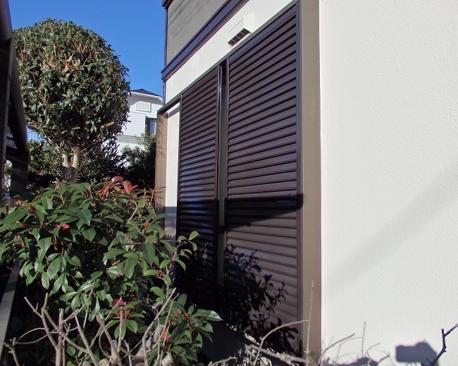 窓の日除け 通風も自在に エコ雨戸へお取替え 雨戸取替リフォーム事例 リフォームネット浜松 ヒラノ