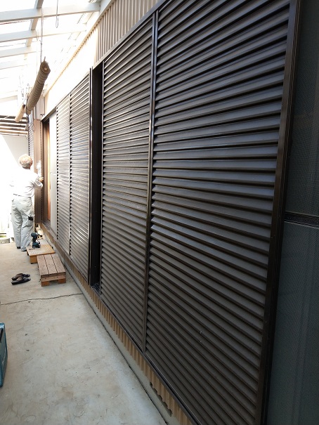 雨戸の開閉をスムーズに 戸車交換とエコ雨戸への取替リフォーム リフォームネット浜松 ヒラノ