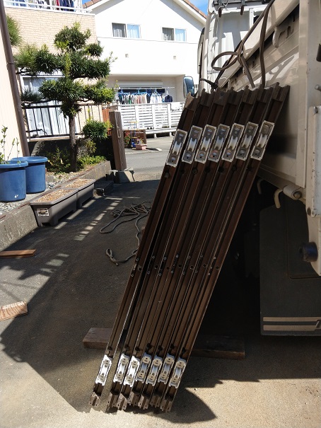 雨戸の開閉をスムーズに 戸車交換とエコ雨戸への取替リフォーム リフォームネット浜松 ヒラノ