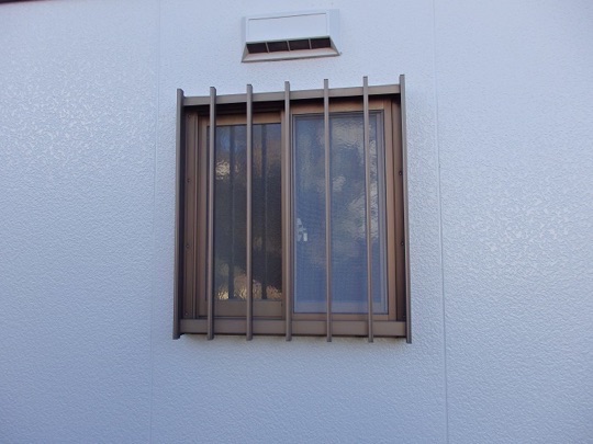 雨戸が取付けらない窓には 大型台風に備える窓の安全対策 リフォームネット浜松 ヒラノ