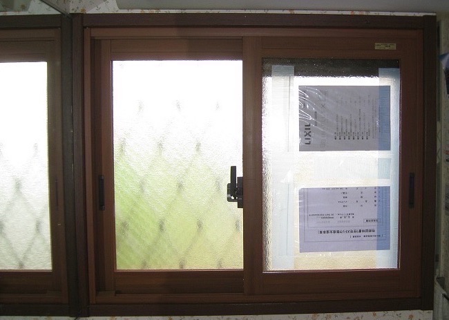 トイレ・洗面所の窓の断熱に 内窓を取り付ける