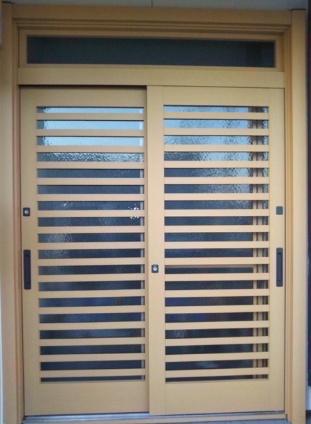 欄間をなくして大型ドアの最新玄関へ 玄関ドアリフォーム リフォームネット浜松 ヒラノ