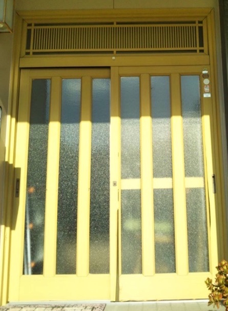 カバー工法で引き戸タイプの玄関ドアリフォーム