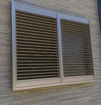窓の防犯対策・目隠しルーバー