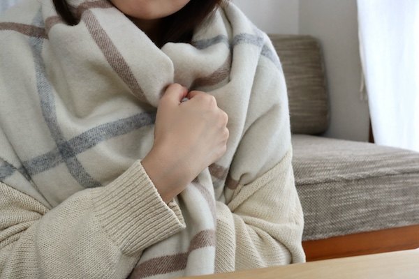 窓からのすきま風対策