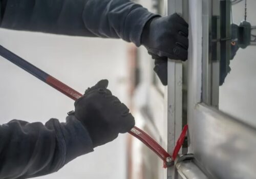 築10年以上の家は防犯が弱い？窓防犯・玄関ドア防犯の見直しポイント